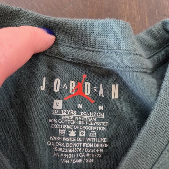 Air Jordan Big Kids' Dots Graphic T-Shirt Oxidizes Green 95D254-E18 Medium New - Picture 6 of 9